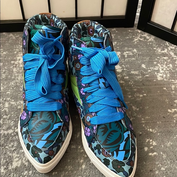 Coach Sneakers in Blue and Green with High-Top Design and Tropical Pattern - Picture 4 of 7